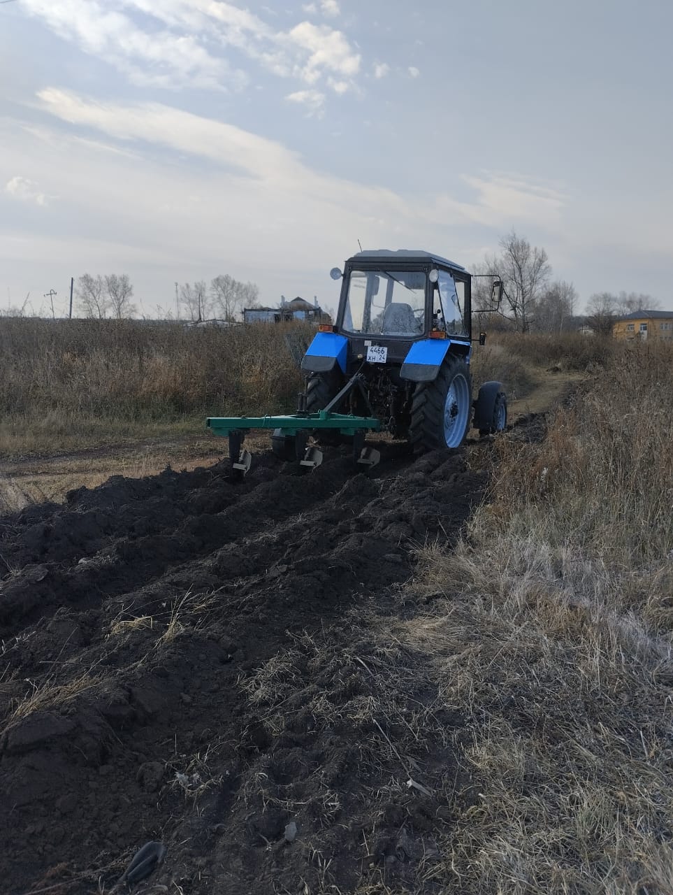 В Новоселовском районе продолжаются противопожарные субботники.