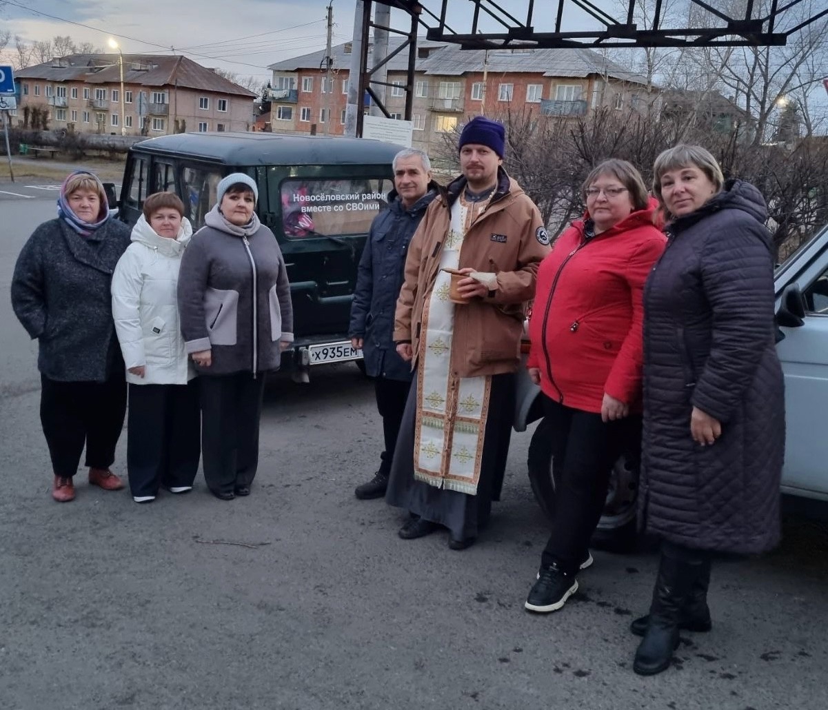 Жители Новоселовского района подготовили и отправили в зону СВО машины и гуманитарную помощь.